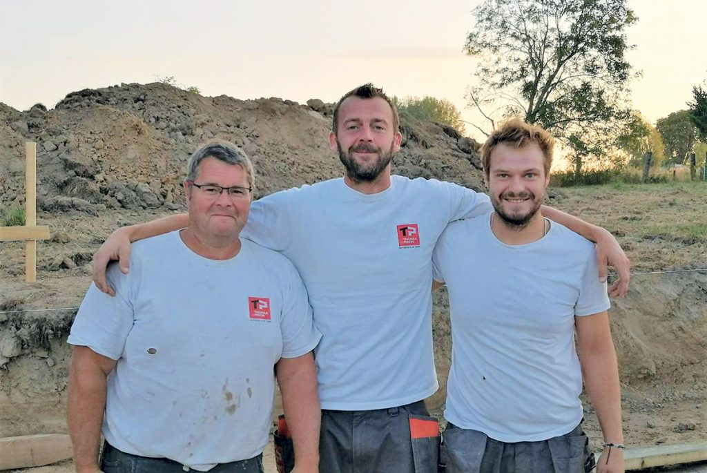 Recrutement d'une équipe de maçons